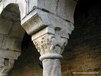 CAPITEL DEL CABALLO. MOTIVOS VEGETALES Y CABALLO