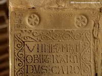 DETALLE DE LA ANTERIOR. EN ANGULO SUPERIOR IZQUIERDO INSCRIPCION DE LU-CI-FER