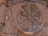 DETALLE DEL CRISMÓN TRINITARIO