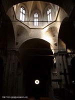 INTERIOR HACIA LOS PIES DEL TEMPLO. CIMBORRIO G�TICO A�ADIDO