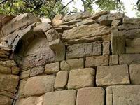 DETALLE �BSIDE, CON ARQUILLO LOMBARDO Y CORNISA