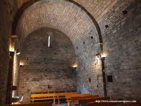INTERIOR DEL TEMPLO HACIA LOS PIES