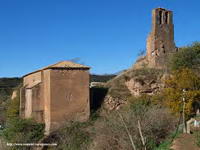 VISTA NORESTE DEL TEMPLO Y RESTOS DE CASTILLO