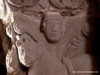 CAPITEL LADO SUR-DETALLE CARITA Y LEONES