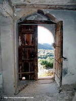PUERTA DE ACCESO DESDE EL INTERIOR