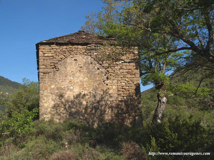 FACHADA ESTE CON PERFIL DEL TEMPLO PREVIO