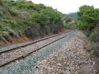 VIA DEL TREN. ARIBA A IZQUIERDA EL CORRAL