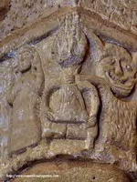 CAPITEL DEL LADO NORTE: AVARO