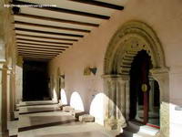 P�RTICO DE LA IGLESIA DE SANTA MAR�A (XII), EN ZONA AL ESTE DEL CLAUSTRO