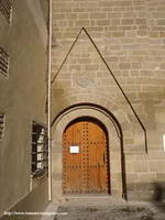 PORTADA DE ACCESO EN MURO SUR. PUERTA DEL CONCEJO