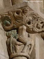 CERVATILLO Y LE&Oacute;N