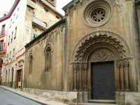 ACCESO NEORROMÁNICO AL CLAUSTRO