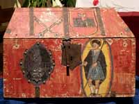 ARQUETA DE SAN JUSTO-ESCUDO ANT�GUO DE HUESCA EN LA TAPA