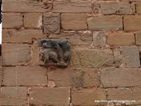 CAPITEL EMPOTRADO EN CABECERA DEL MURO NORTE