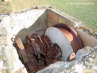 MOTOR MODERNO QUE EXTRA�A AGUA DEL POZO