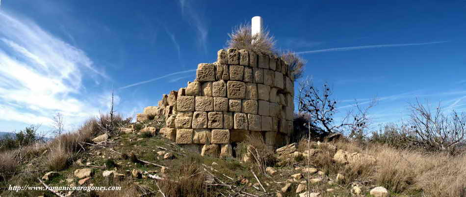 BASE DEL TORREN DESDE EL ESTE, CON VRTICE GEODSICO