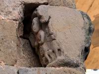 CAPITEL DEL NGULO NORESTE, GIRADO
