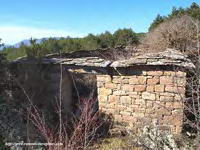 EDIFICACI&Oacute;N A LOS PIES DELTEMPLO