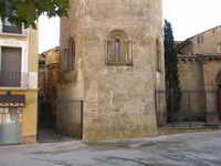 FACHADA NORTE. BASE DE LA TORRE Y PUERTA