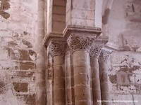 COLUMNATA Y CAPITELES EN ARCO TRIUNFAL DE �BSIDE NORTE