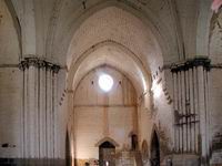 NAVE HACIA LOS PIES DEL TEMPLO