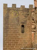 PARTE SUPERIOR DE LA TORRE CON EL ESCUDO DE ARMAS DEL ABAD