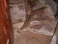 ARRANQUE DE LA ESCALERA DE CARACOL DE LA TORRE