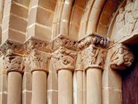 CAPITELES OESTE