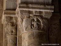 CAPITELES DE COLUMNATA ENTRE NAVES SUR Y CENTRAL