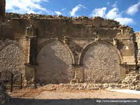 INTERIOR DEL MURO NORTE, CON PERFIL DE CAPILLAS A�ADIDAS Y CEGADAS