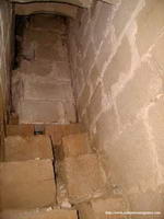 ESCALERA INTRAMURO HACIA CUBIERTAS