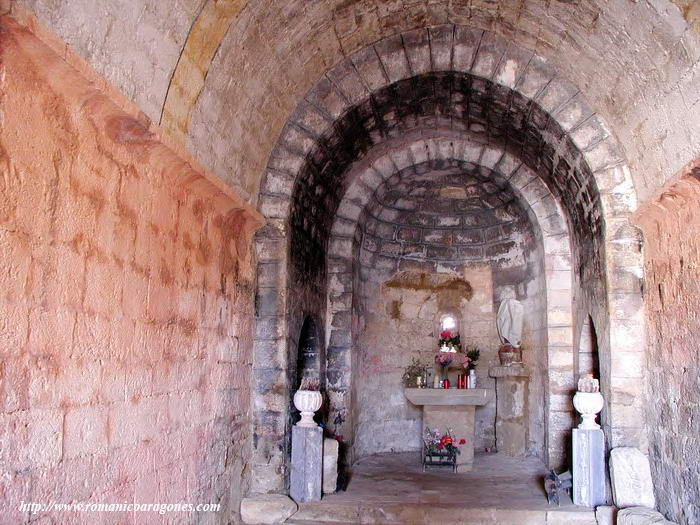 INTERIOR DEL TEMPLO HACIA LA CABECERA