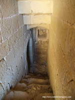 ESCALERA INTRAMURO DESCENDENTE, A CONTINUACI�N DE PUERTA DE ACCESO