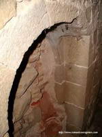 PUERTA AL FINAL DE ESCALERA DESCENDENTE, EN MURO SUR. PROBABLE PASO AL TEMPLO