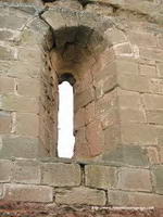 CAPITEL DEL LADO SUR DEL ARCO TRIUNFAL ASOMANDO TRS EL MURO DERRUIDO