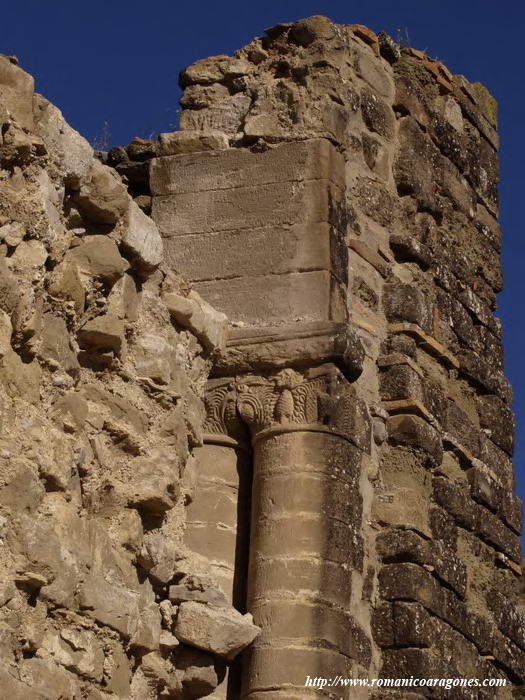 CAPITELES DEL LADO SUR DEL ARCO TRIUNFAL, DESDE EL INTERIOR DELTEMPLO