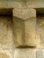 UNO DE LOS CANECILLOS DEL TEMPLO