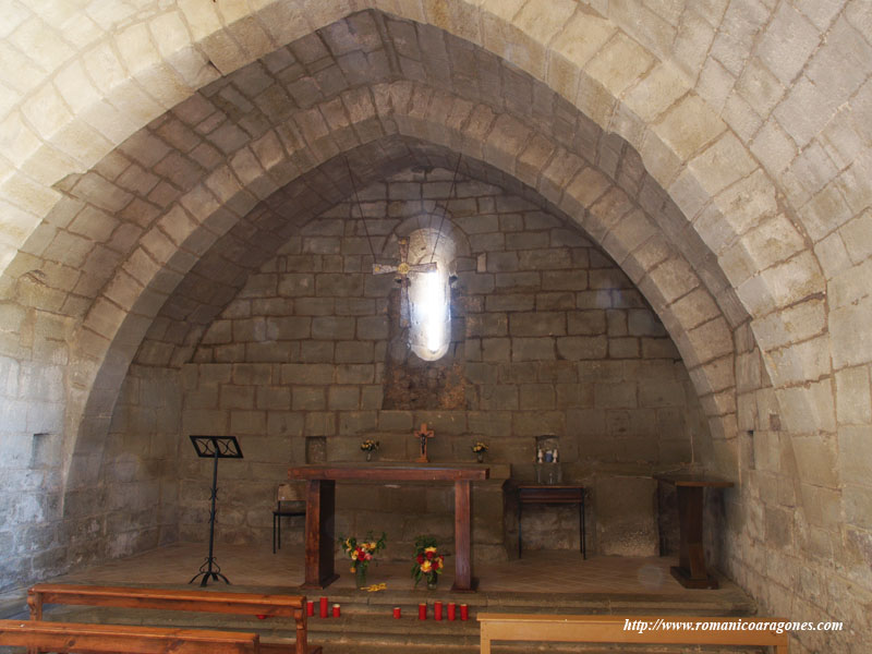 INTERIOR DEL TEMPLO HACIA LA CABECERA