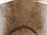 B�VEDA DEL PRIMER TRAMO DE LA NAVE, CON DECORACI�N PICT�RICA.