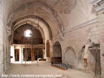 INTERIOR DEL TEMPLO HACIA LOS PIES