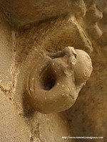 CANECILLO ABSIDAL: CONTORSIONISTA