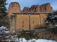 VISTA SUR DEL TEMPLO. AL FONDO LOS MALLOS