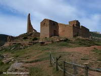 VISTA SUROESTE DEL TEMPLO. AL FONDO, RUINAS DE LA TORRE