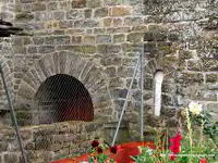 VENTANA ASPILLERADA CON ARCO DE HERRADURA