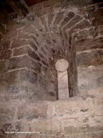 INTERIOR DE LA VENANA DE ARCO DE HERRADURA
