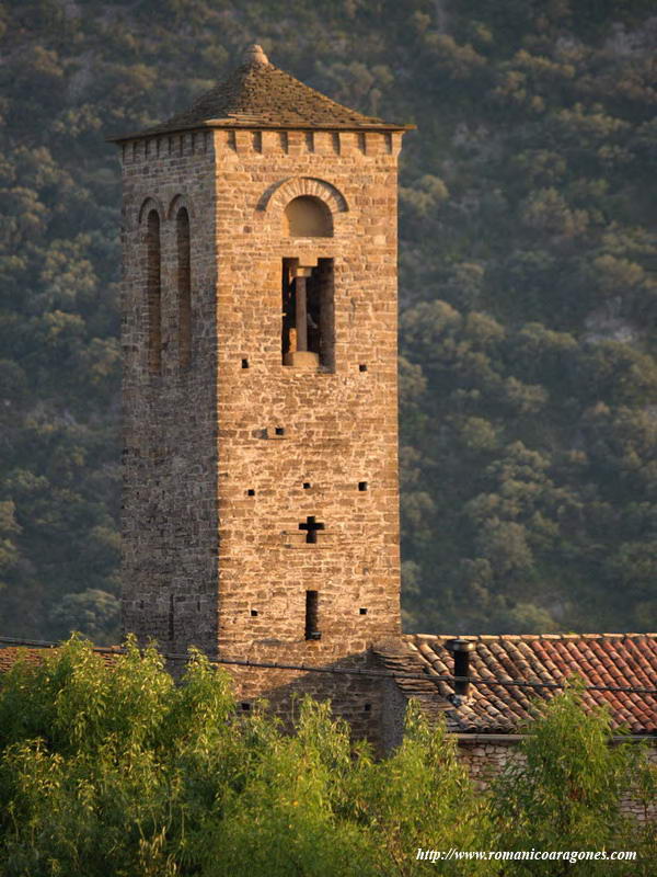 TORRE DE TRISTE CON EL SOL DE ATARDECER