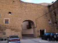 MURALLA DE ANTILL�N CON PUERTA DE ACCESO