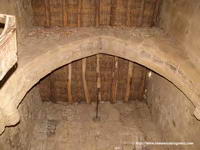 INTERIOR DEL TORRE�N. PLANTA PRIMERA CON ARCO APUNTADO
