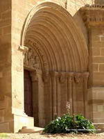 PORTADA EN MURO SUR