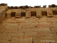 CANECILLOS EN MURO NORTE